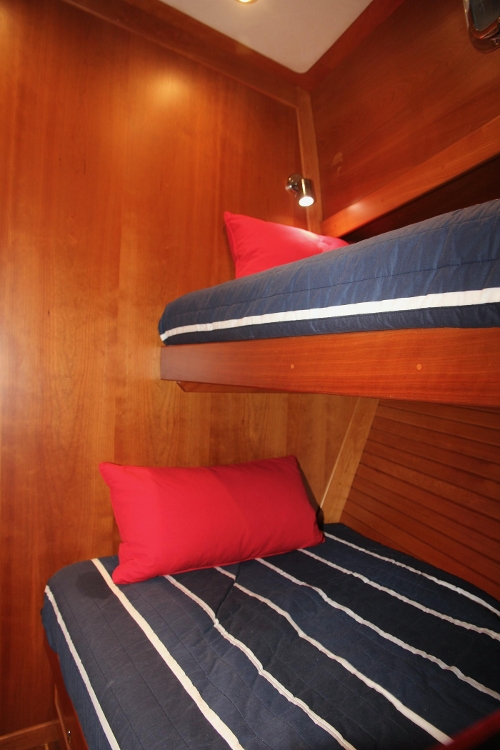 2015 Sabre 54 Salon Express, Port bunk cabin