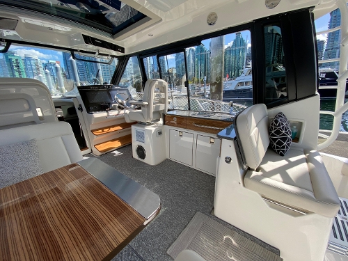 2022 Boston Whaler conquest 405, 