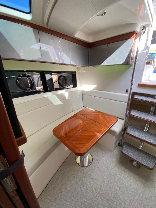 2022 Boston Whaler conquest 405, 
