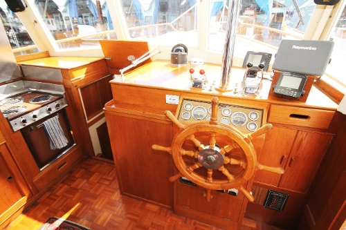 1973 Grand Banks Classic 42, Helm