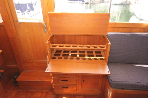 1973 Grand Banks Classic 42, Bar with additional fridge under seat