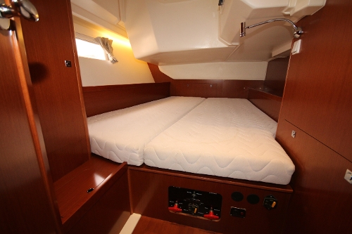 2012 Beneteau Oceanis 41, Starboard Aft Cabin