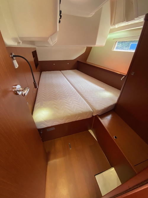 2013 Beneteau Oceanis 45, 