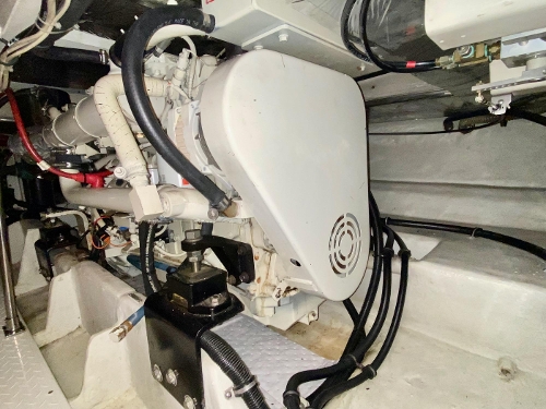 2000 Bayliner 4788 Pilot House Motoryacht, Engine room