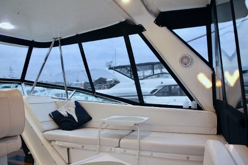 2000 Bayliner 4788 Pilot House Motoryacht, Flybridge settee