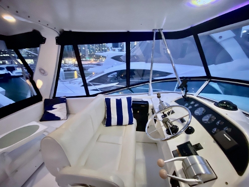 2000 Bayliner 4788 Pilot House Motoryacht, Flybridge helm