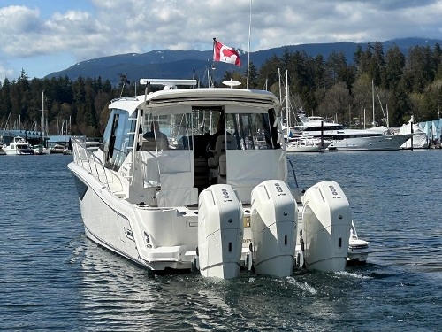 2022 Boston Whaler conquest 405, 