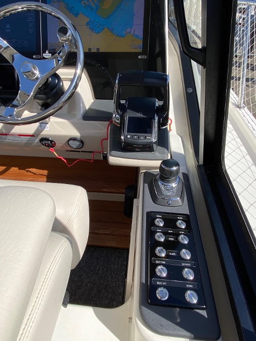 2022 Boston Whaler conquest 405, 