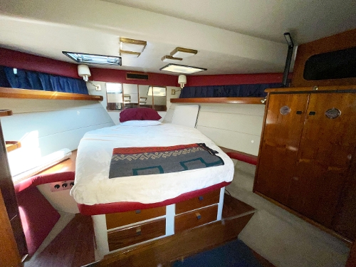 1989 Bayliner 4588 Motoryacht, Master Stateroom