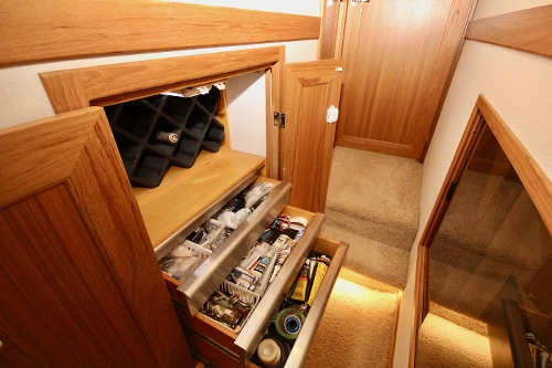 2000 Bayliner 4788 Pilot House Motoryacht, Custom Storage