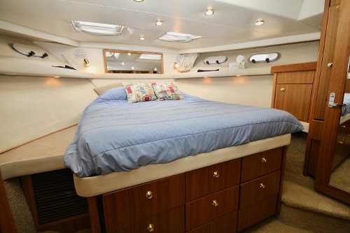 2000 Bayliner 4788 Pilot House Motoryacht, Master Cabin Fwd