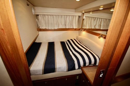 2000 Bayliner 4788 Pilot House Motoryacht, VIP Port Cabin