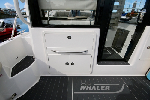 2022 Boston Whaler 325 Conquest Pilothouse, 