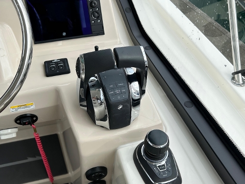 2022 Boston Whaler 325 Conquest Pilothouse, 