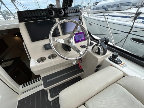 2022 Boston Whaler 325 Conquest Pilothouse, 