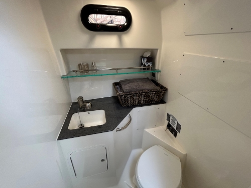 2022 Boston Whaler 325 Conquest Pilothouse, 