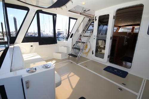 2009 Coastal Craft 450 IPS Flybridge, Cockpit