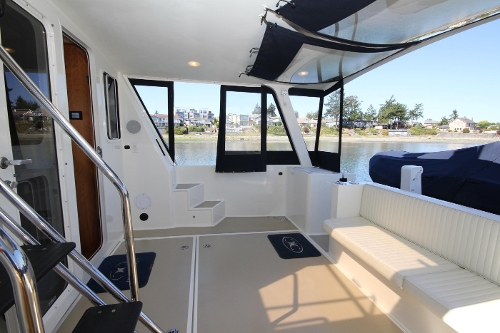 2009 Coastal Craft 450 IPS Flybridge, Cockpit