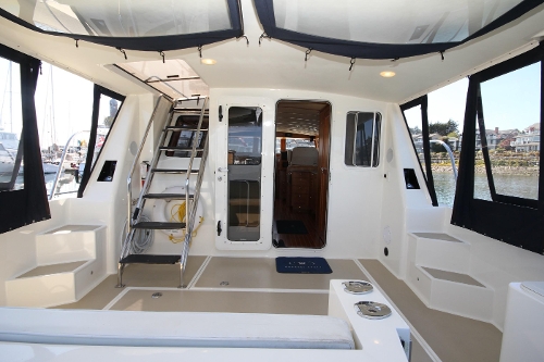 2009 Coastal Craft 450 IPS Flybridge, Cockpit