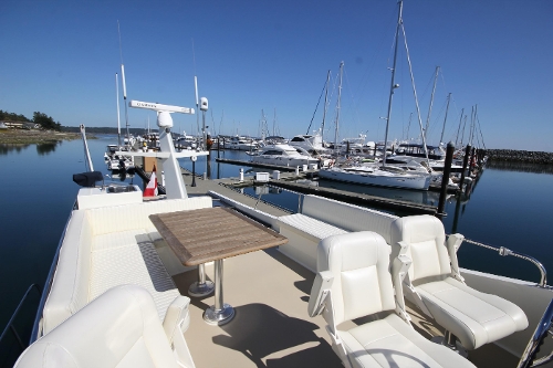 2009 Coastal Craft 450 IPS Flybridge, Flybridge