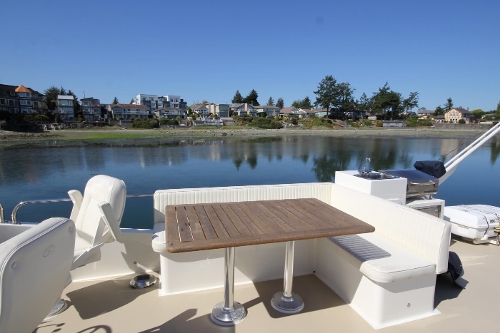 2009 Coastal Craft 450 IPS Flybridge, Flybridge