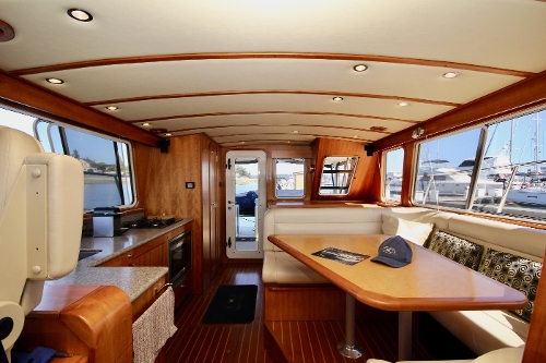 2009 Coastal Craft 450 IPS Flybridge, Salon