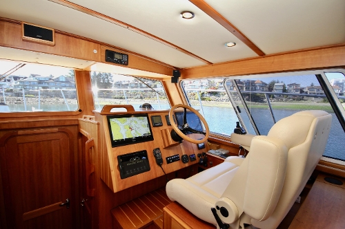 2009 Coastal Craft 450 IPS Flybridge, Lower Helm