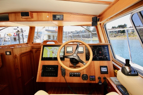 2009 Coastal Craft 450 IPS Flybridge, Lower Helm