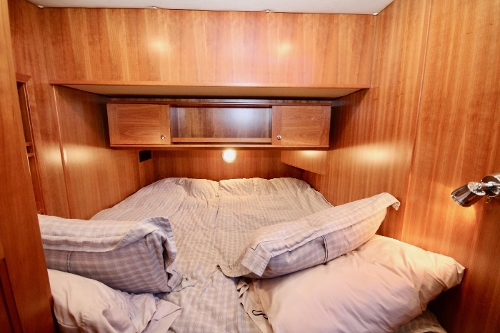 2009 Coastal Craft 450 IPS Flybridge, Guest Cabin