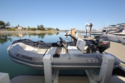 2009 Coastal Craft 450 IPS Flybridge, Tender