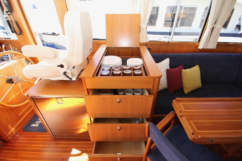 2009 Grand Banks 47 Heritage CL, Salon