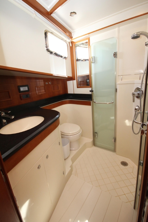 2009 Grand Banks 47 Heritage CL, Guest Head and Shower