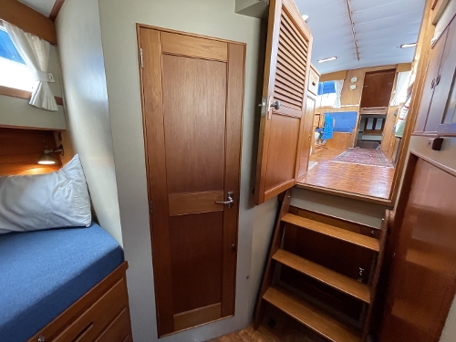 1982 Grand Banks 42 Classic, Forward Guest Cabin