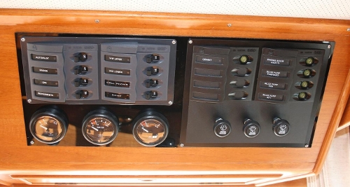 2001 Grand Banks Classic, Overhead Panel