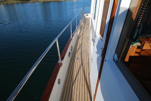 2001 Grand Banks Classic, Side Decks