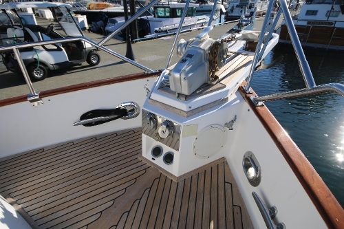 2001 Grand Banks Classic, Foredeck