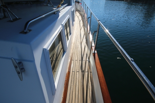 2001 Grand Banks Classic, Side Decks