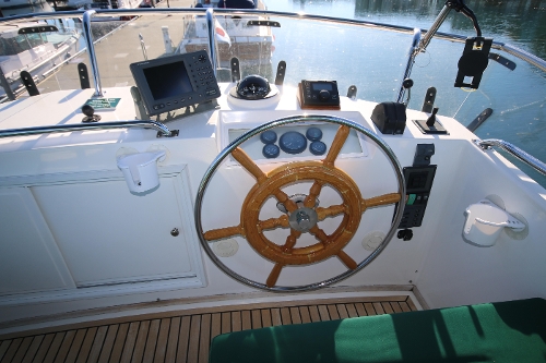 2001 Grand Banks Classic, Upper Helm