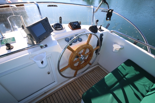 2001 Grand Banks Classic, Upper Helm