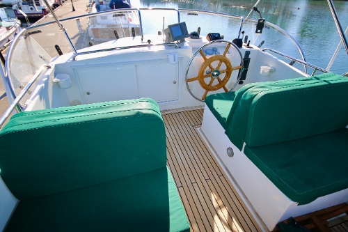 2001 Grand Banks Classic, Flybridge Seating