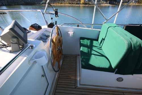 2001 Grand Banks Classic, Upper Helm Seating