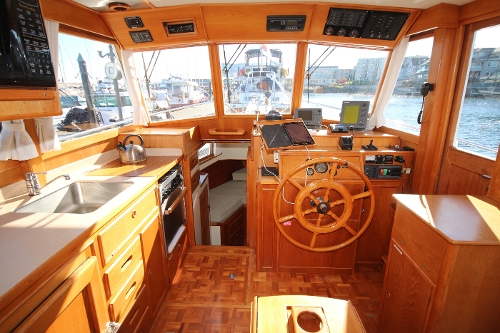 2001 Grand Banks Classic, Lower Helm