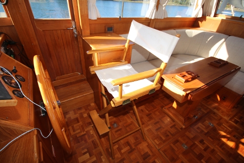 2001 Grand Banks Classic, Lower Helm