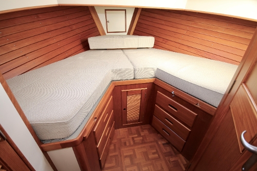 2001 Grand Banks Classic, Forward Cabin