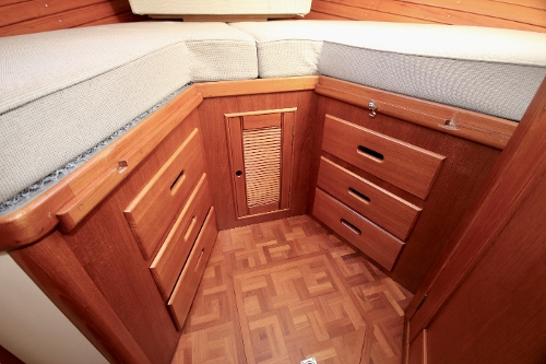 2001 Grand Banks Classic, Forward Cabin