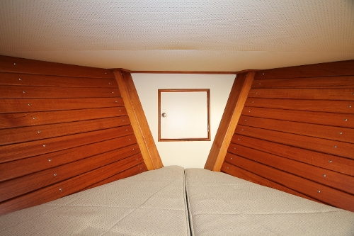 2001 Grand Banks Classic, Forward Cabin