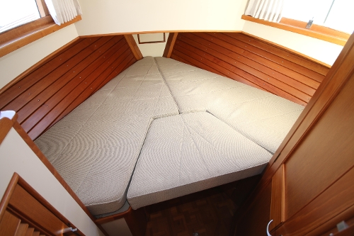 2001 Grand Banks Classic, Forward Cabin