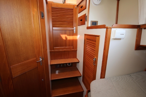 2001 Grand Banks Classic, Forward Cabin