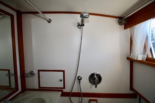 2001 Grand Banks Classic, Aft Head and Shower