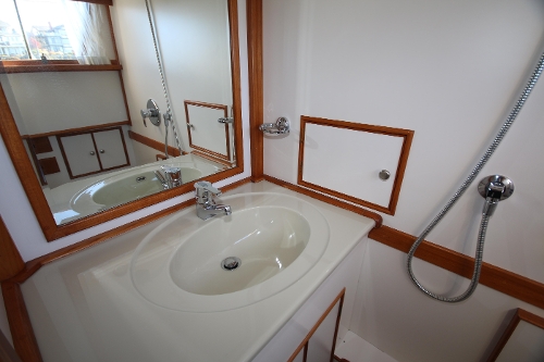 2001 Grand Banks Classic, Aft Head and Shower